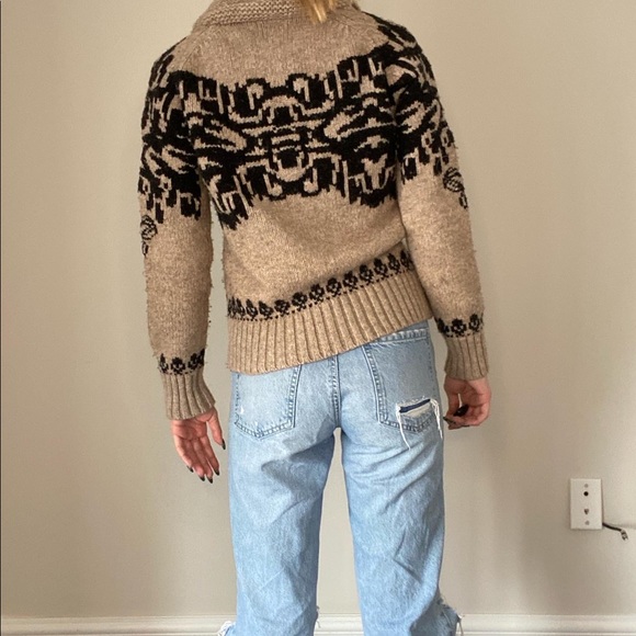 TNA sweater - Picture 2 of 3